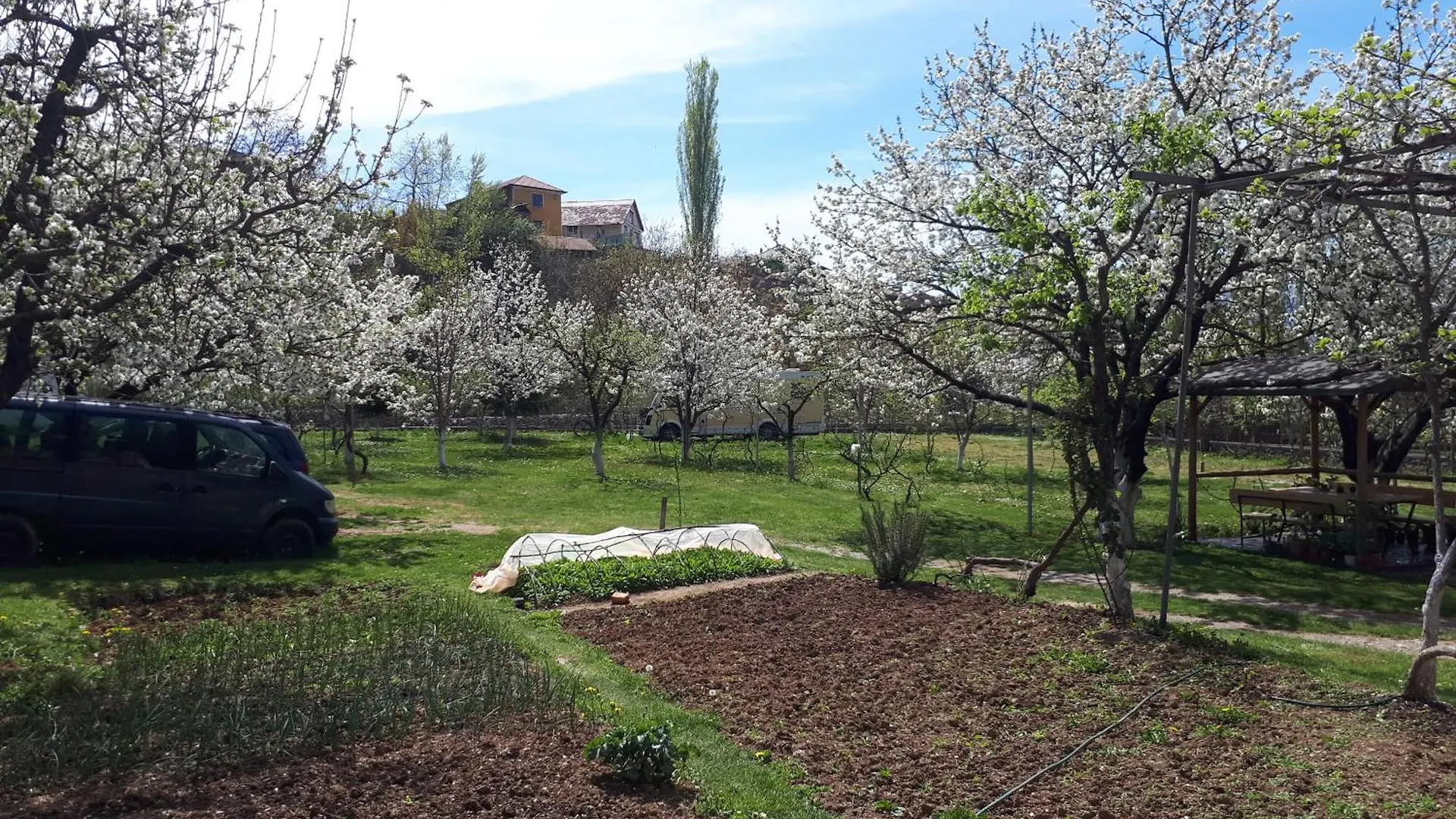 Peshkopi Camping Kapxhiu לינה וארוחת בוקר